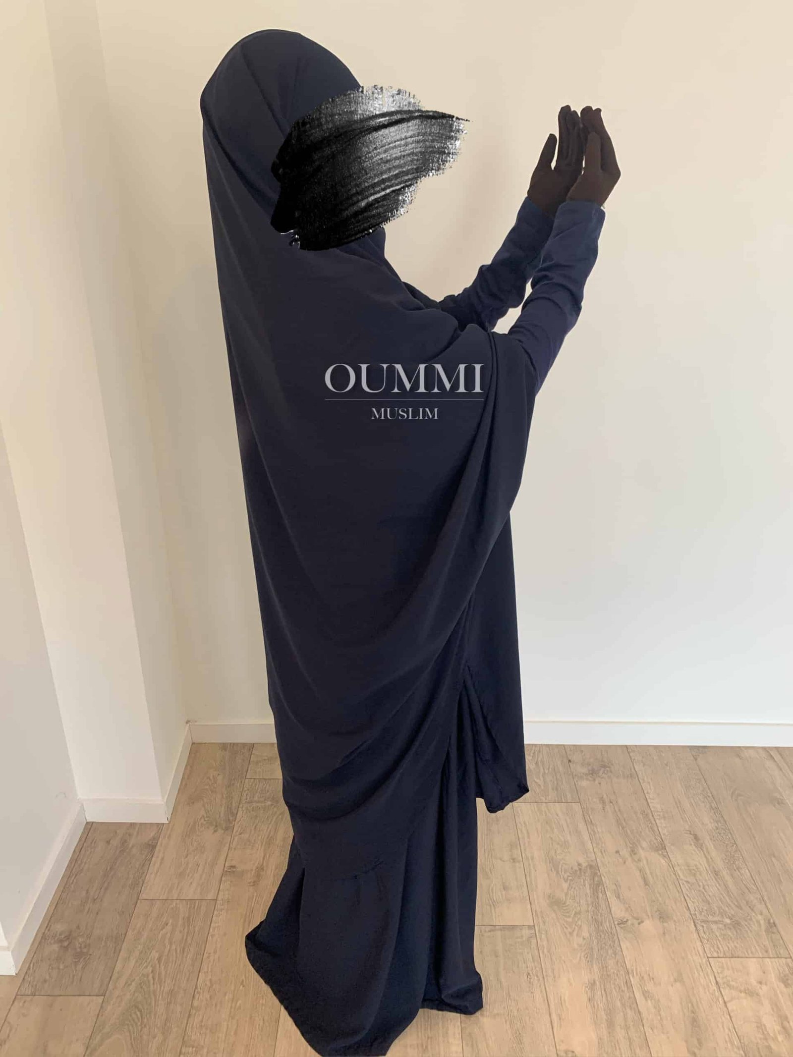 Jilbab 2 pièce pas cher pour femme musulmane conçu dans un magnifique tissu whool peach, c'est un jilbab à petit prix que nous vous proposons avec un large choix de coloris. Idéal pour une femme voilée portant le jilbab ou le niqab. Ce jilbab se décline en modèle jupe ou sarouel, pour femme ou petite fille.