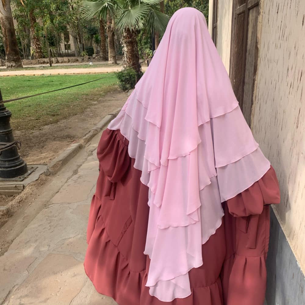 Robe abaya de mariée pour femme musulmanes, robe de princesse femme voilées avec manches bouffantes à bretelles et coupe extra large, portée avec un hijab façon khimar 3 voiles. Robe femme Aid, magnifique tenue pour l'Eid