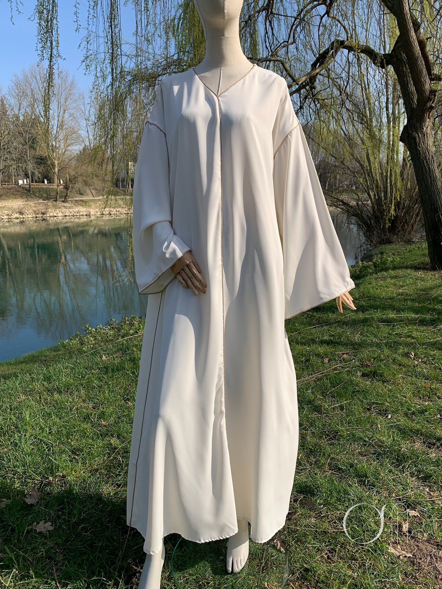 Abaya brodée Aid femme - blanc cassé